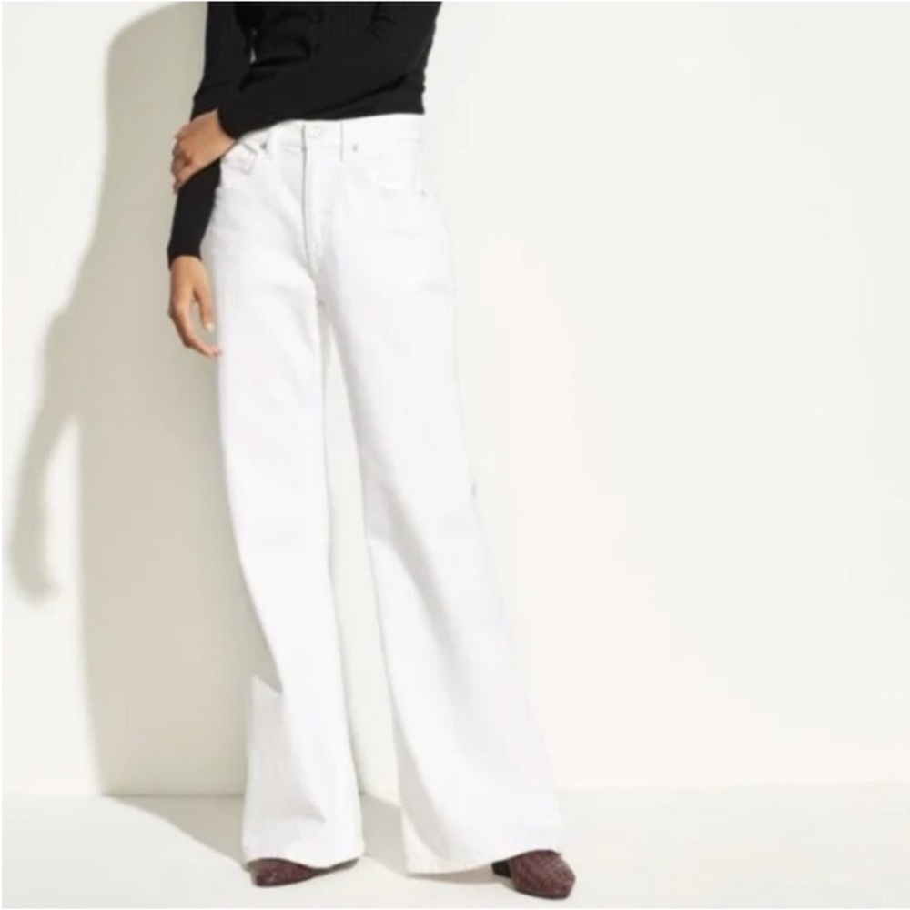Vince Wide Leg Flare White Jeans Size 26 NWTS